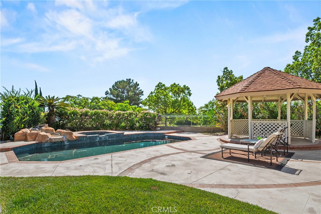 22594 Hidden Hills