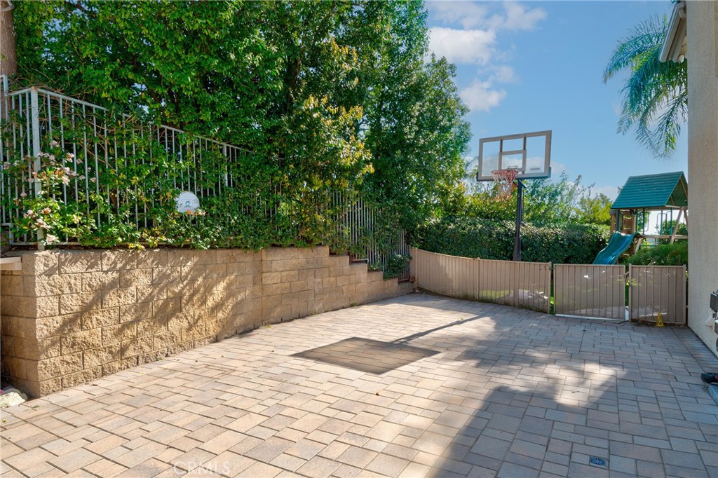22594 Hidden Hills