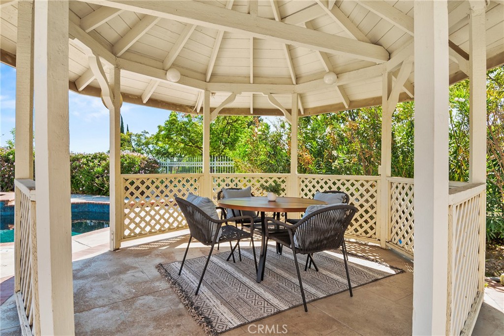 22594 Hidden Hills