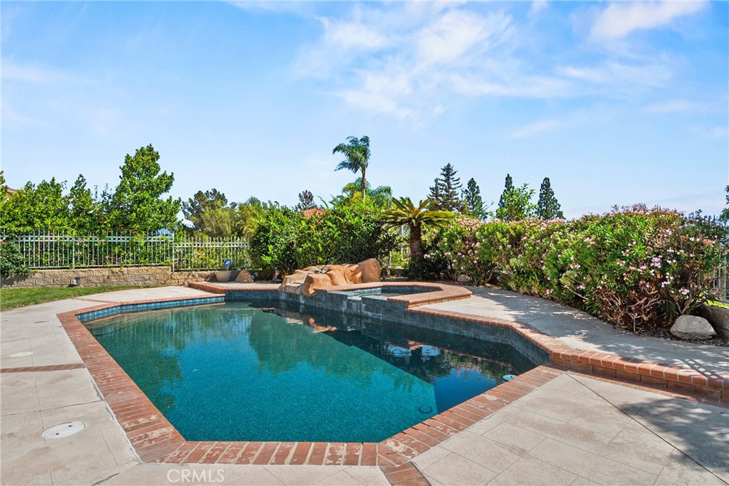 22594 Hidden Hills