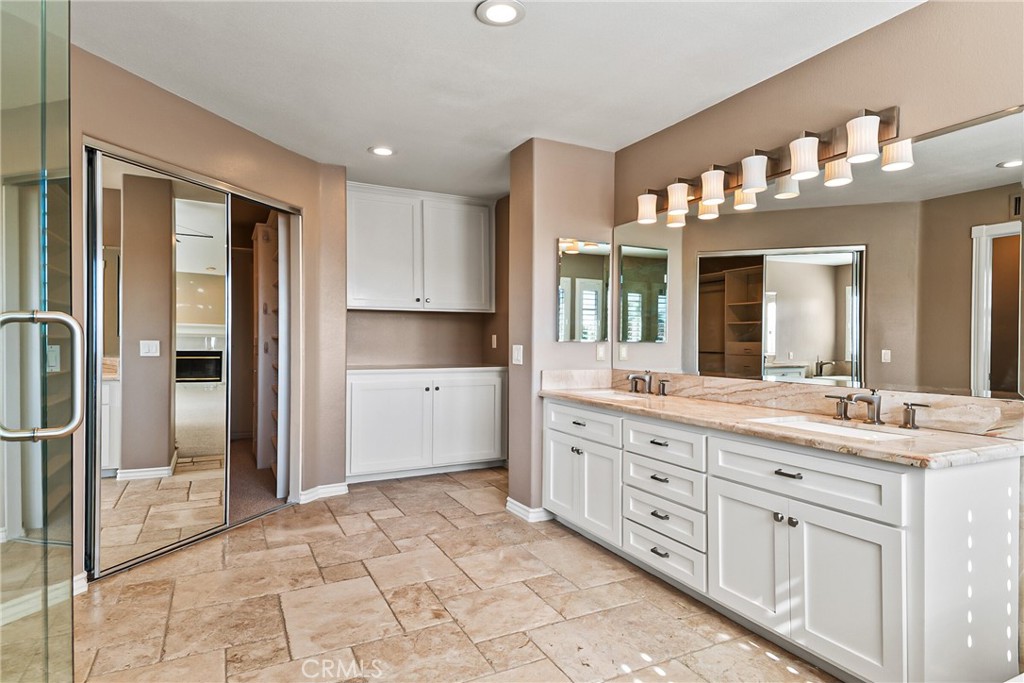 22594 Hidden Hills