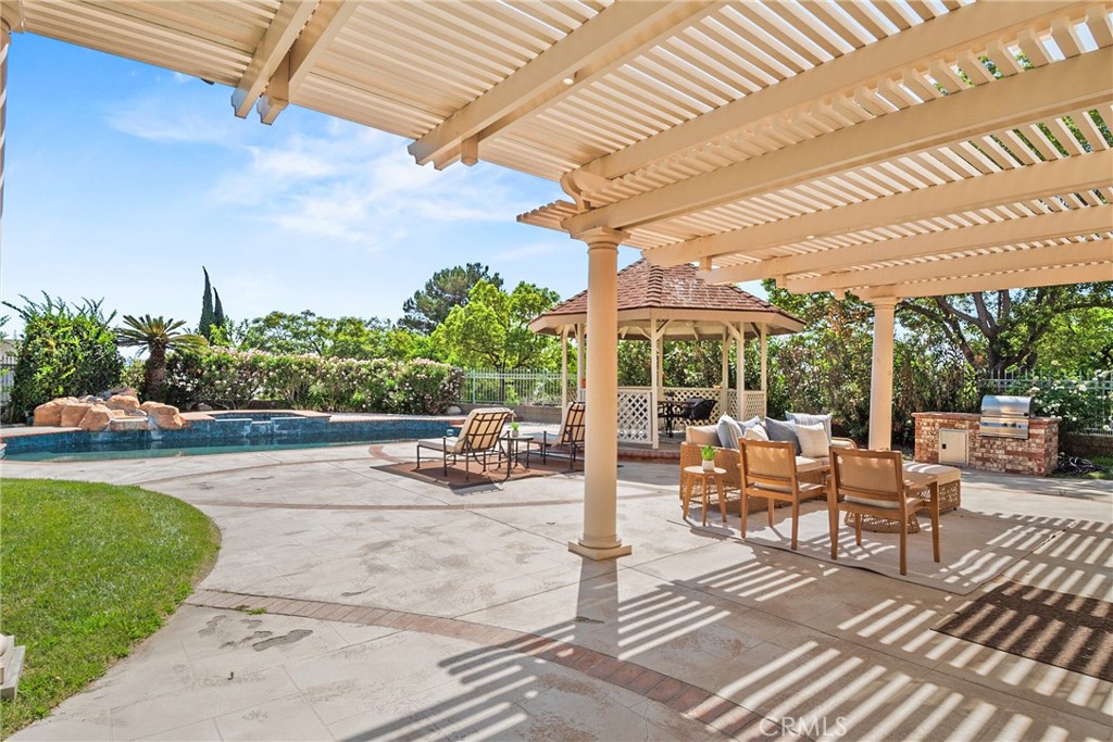 22594 Hidden Hills