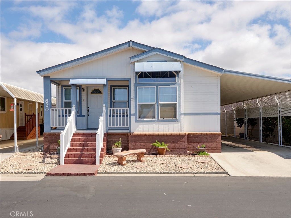 820 Farnsworth
