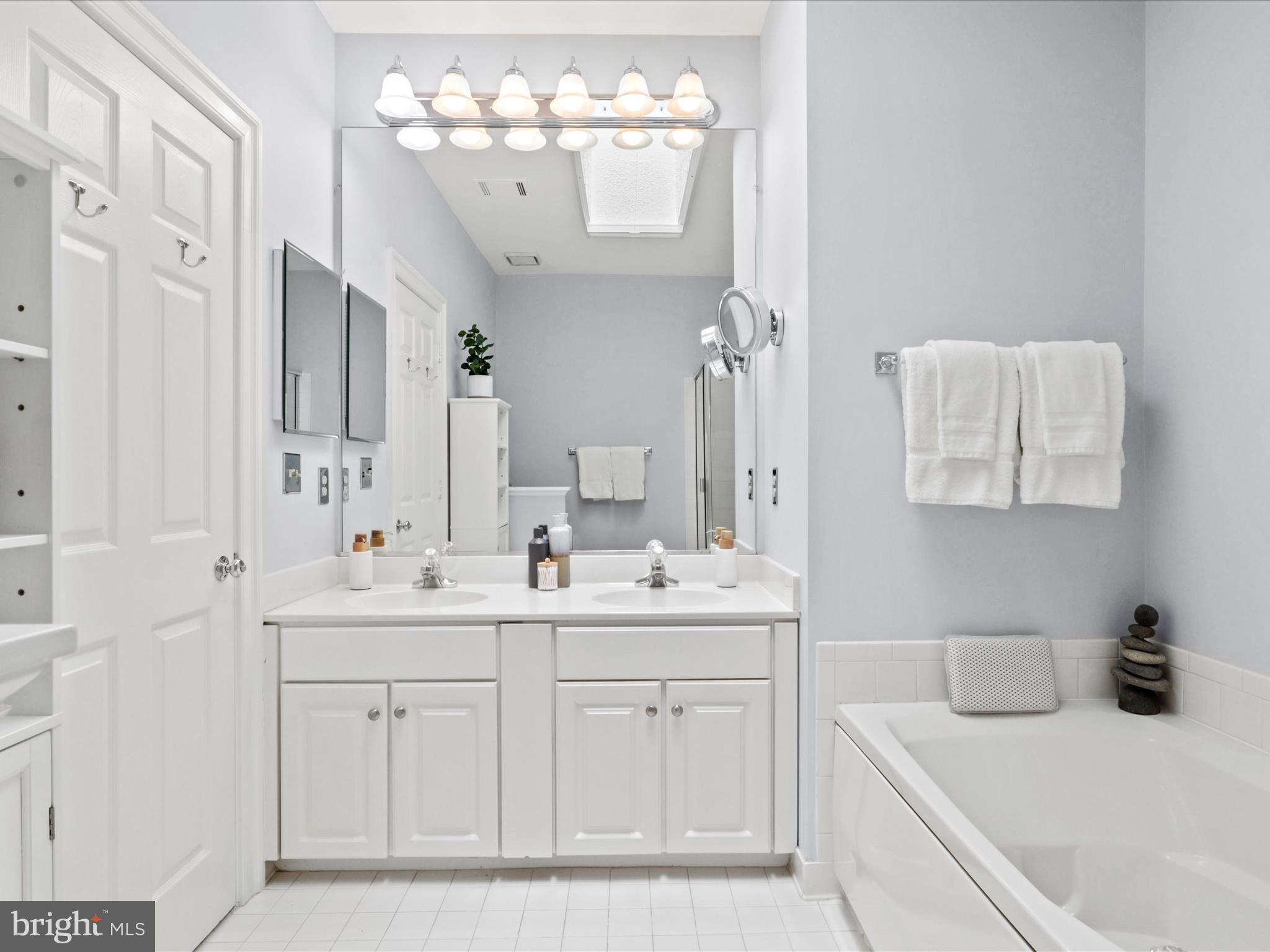 11409 SUMMER HOUSE COURT