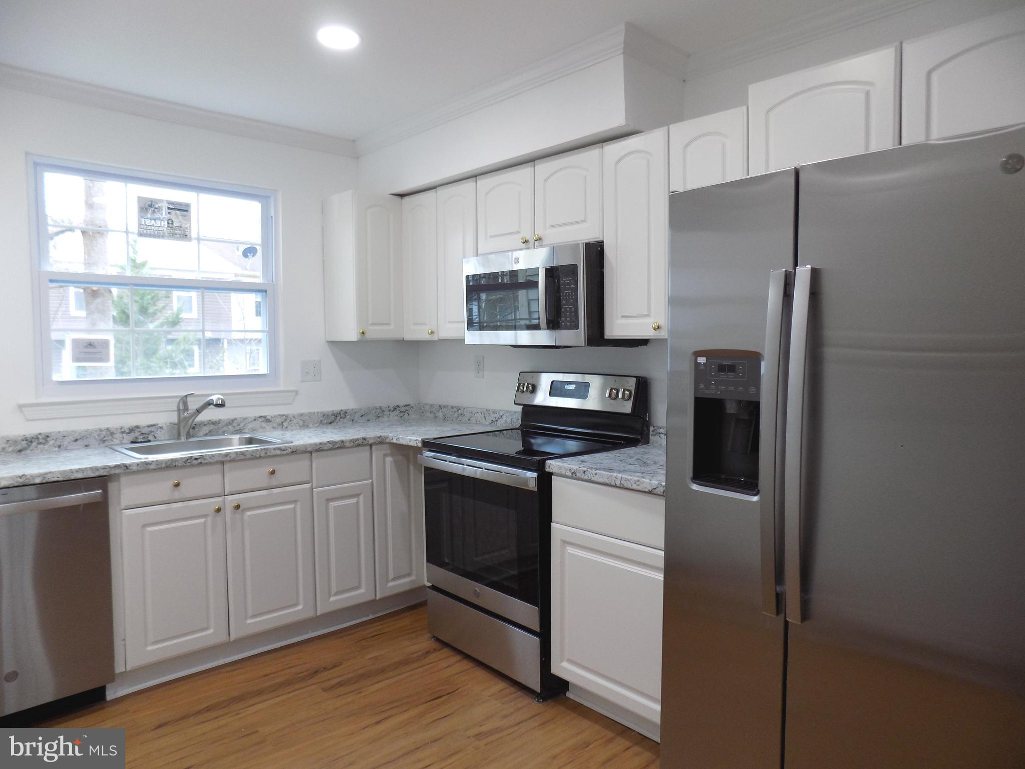 10598 REEDS LANDING CIRCLE