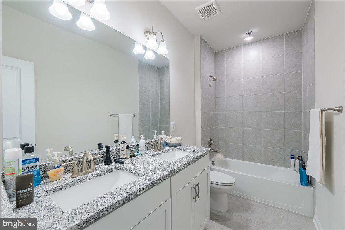 1602 FIELD SPARROW TERRACE NE