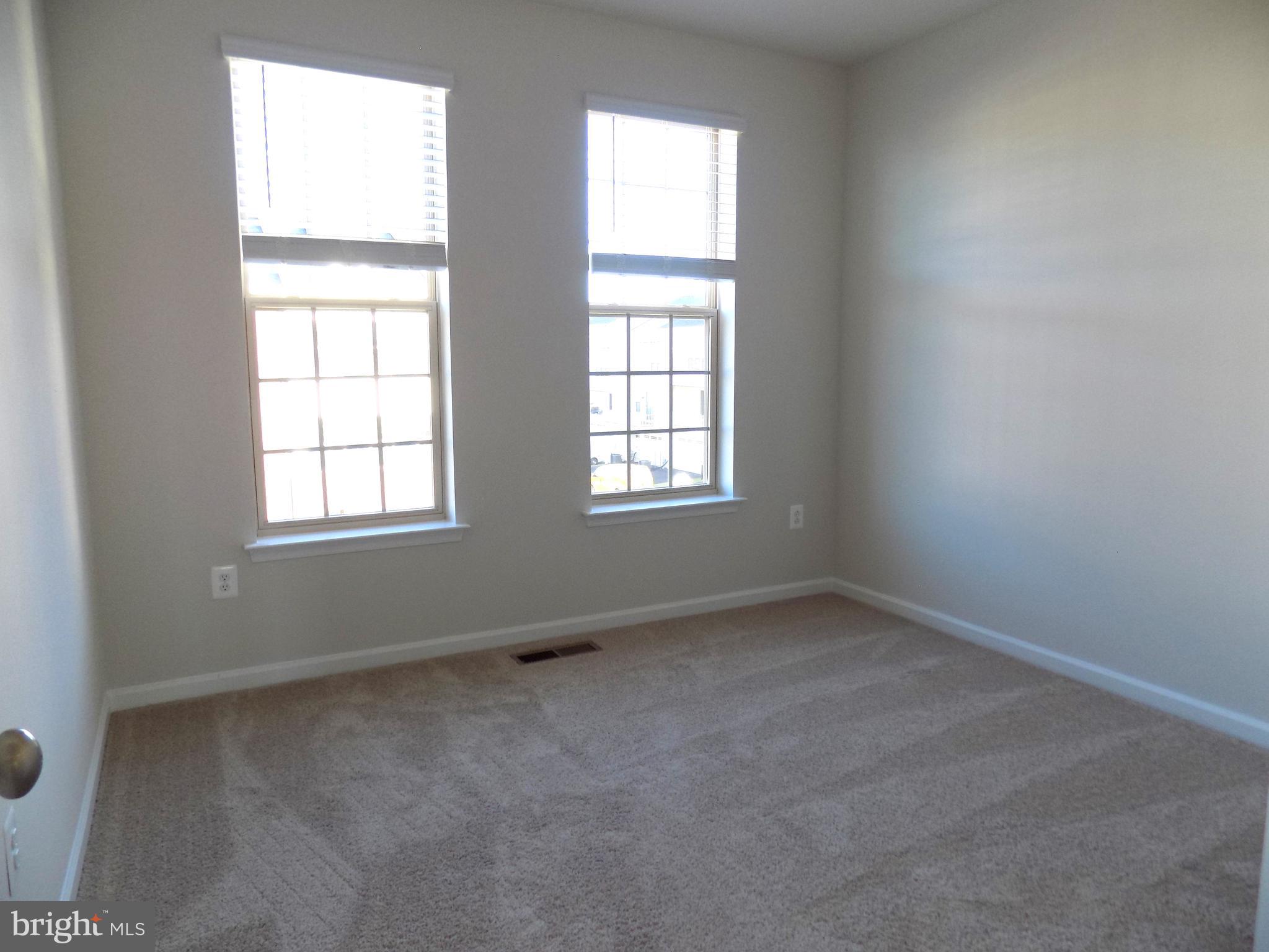 1602 FIELD SPARROW TERRACE NE