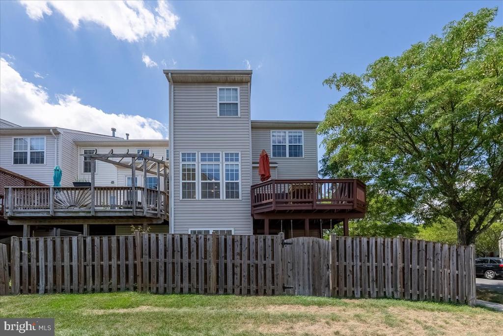 26144 LANDS END DRIVE