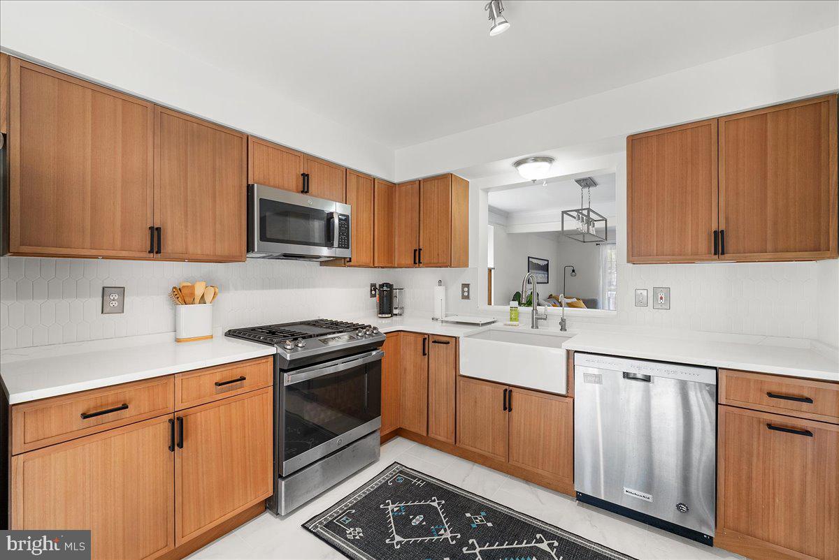 20930 TOBACCO SQUARE