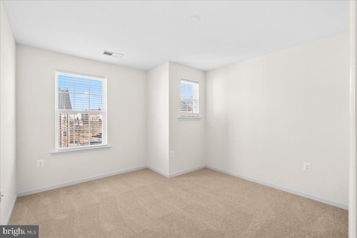 927 BUTTONWOOD TERRACE NE