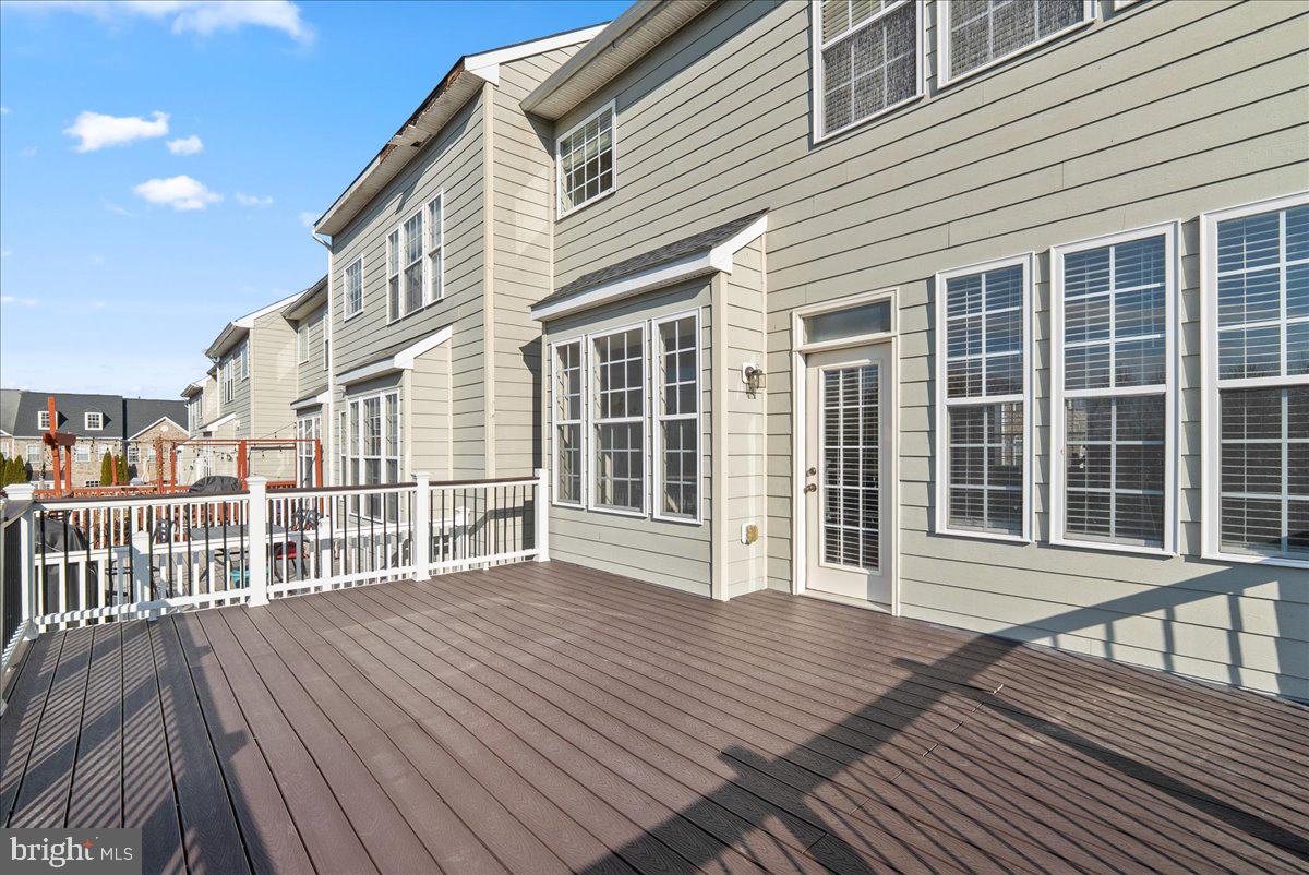 927 BUTTONWOOD TERRACE NE