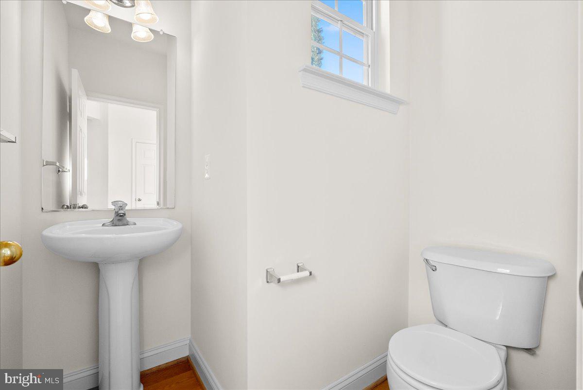 927 BUTTONWOOD TERRACE NE