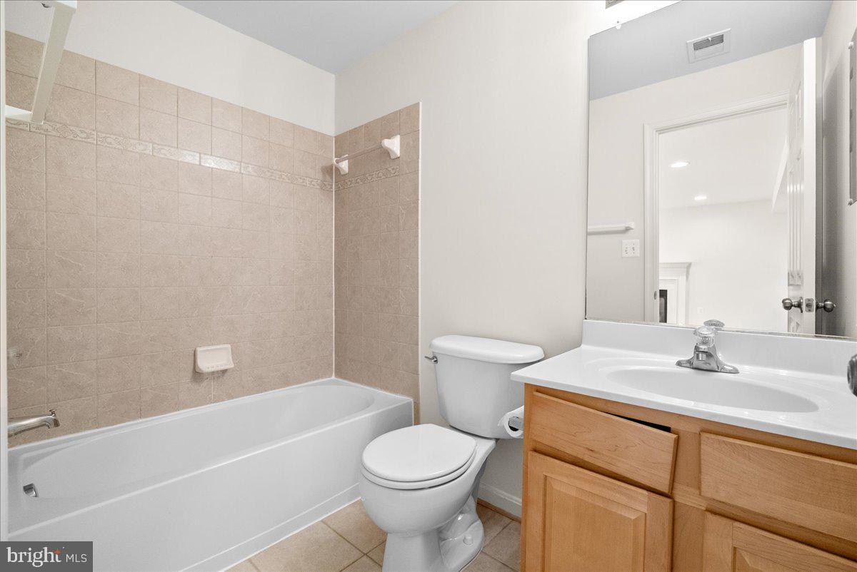 927 BUTTONWOOD TERRACE NE