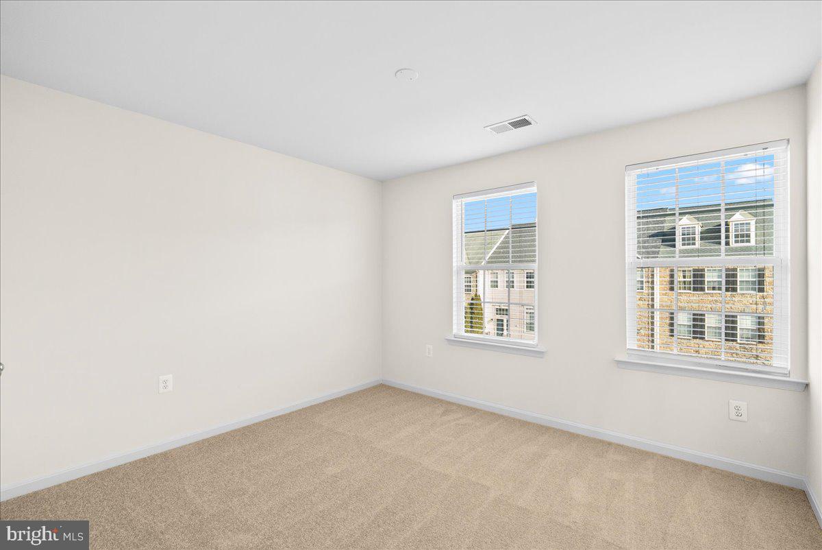 927 BUTTONWOOD TERRACE NE