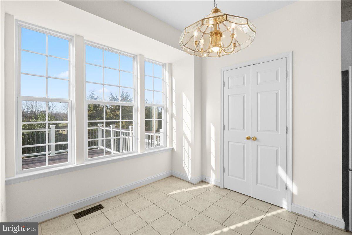 927 BUTTONWOOD TERRACE NE