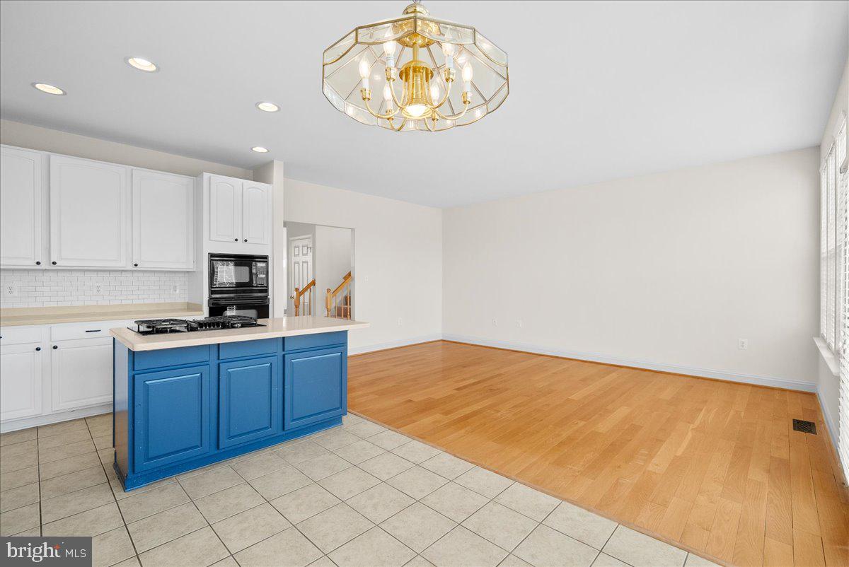 927 BUTTONWOOD TERRACE NE