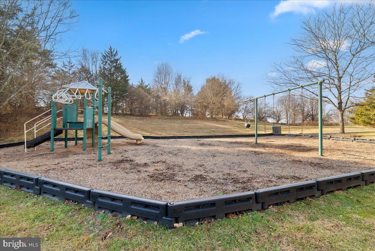 927 BUTTONWOOD TERRACE NE