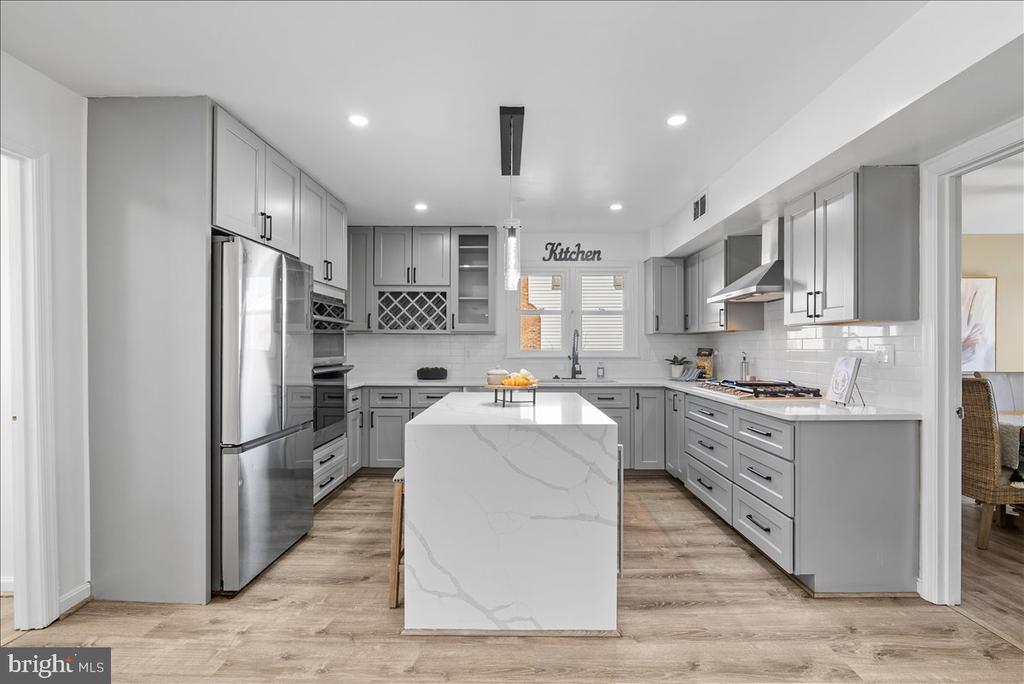 8896 SWEETBRIAR