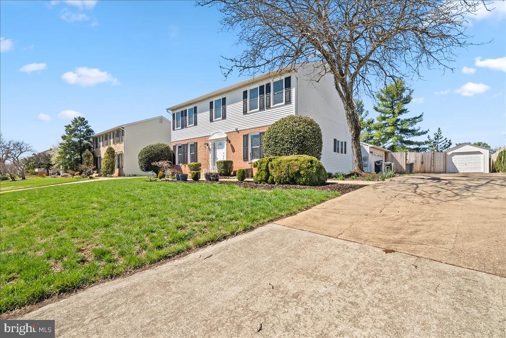 8896 SWEETBRIAR