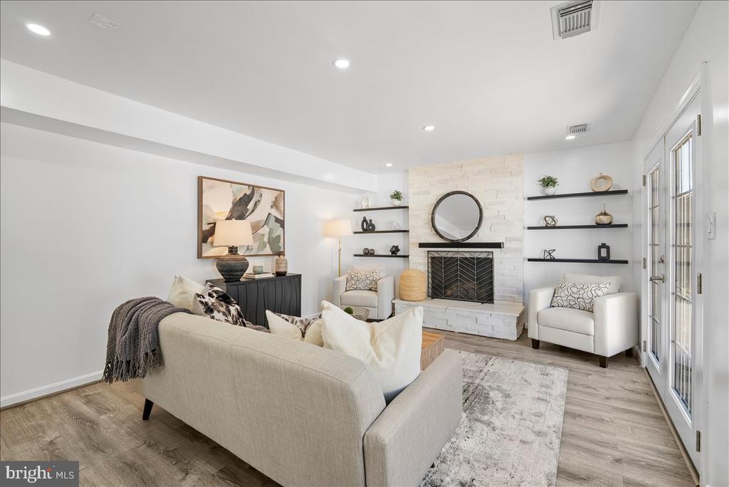 8896 SWEETBRIAR