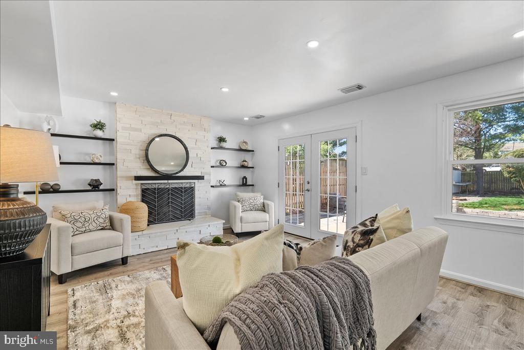8896 SWEETBRIAR