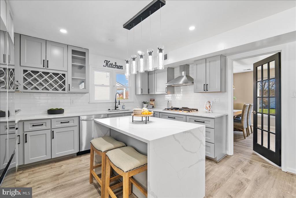 8896 SWEETBRIAR
