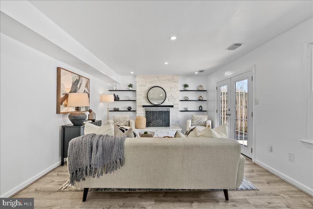8896 SWEETBRIAR