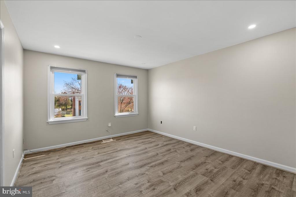 8896 SWEETBRIAR