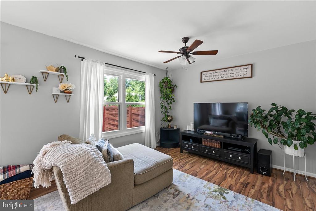 1418 COTTONWOOD COURT