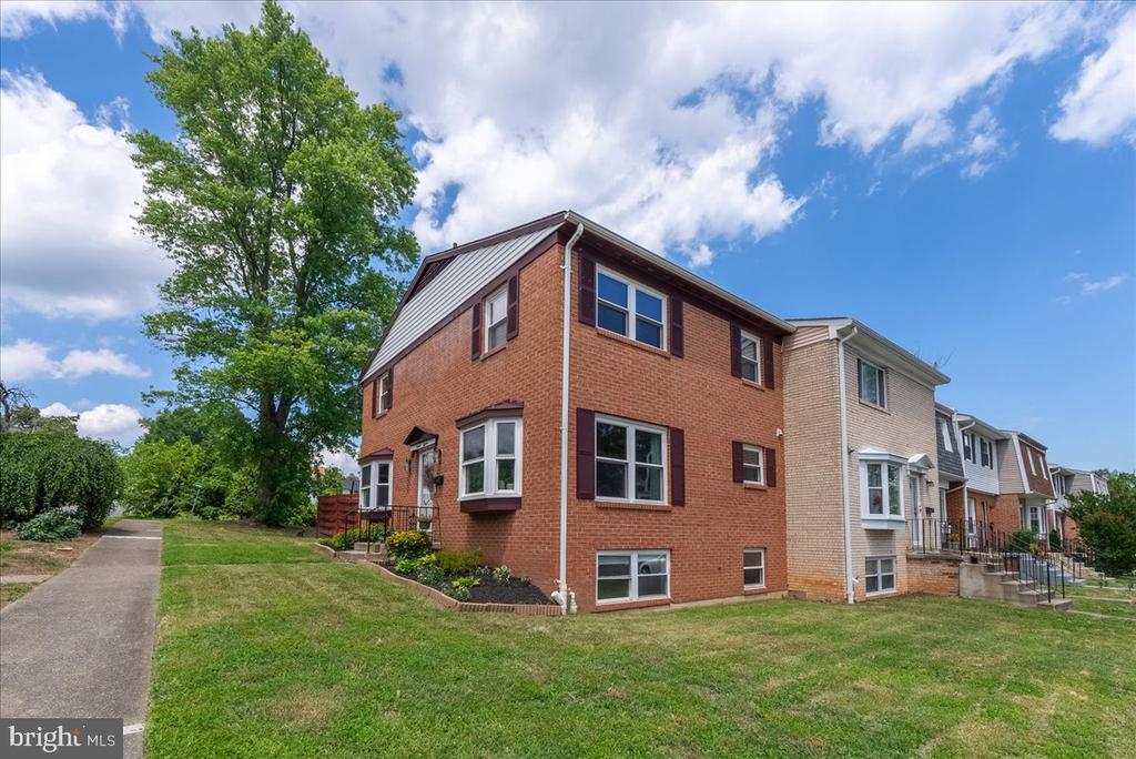 1418 COTTONWOOD COURT