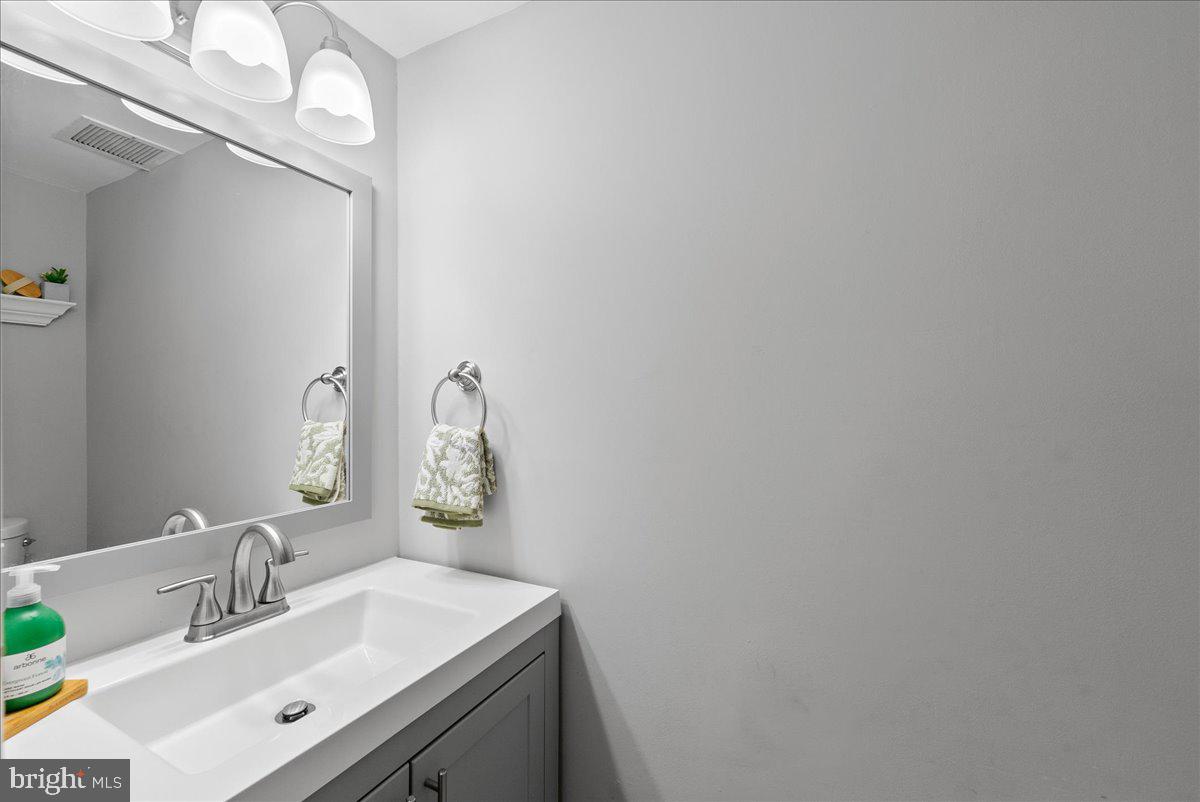 1418 COTTONWOOD COURT