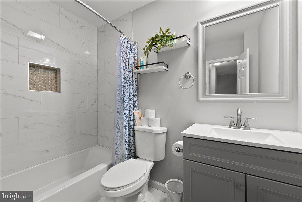 1418 COTTONWOOD COURT