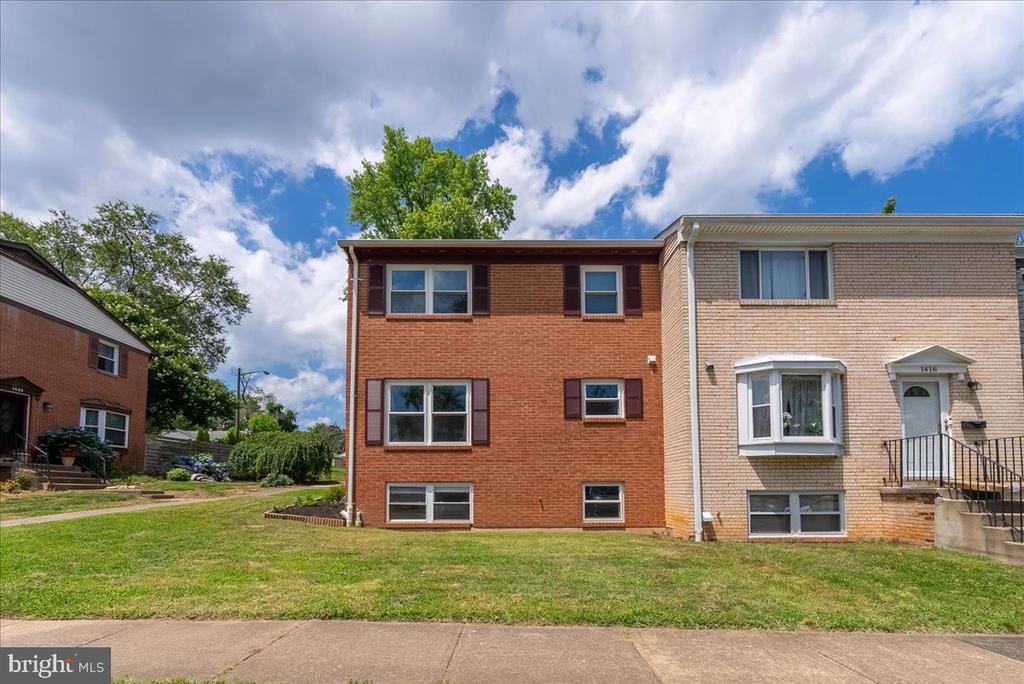 1418 COTTONWOOD COURT