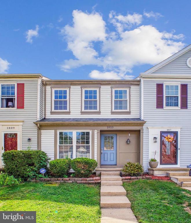 1813 ROCHELLE COURT