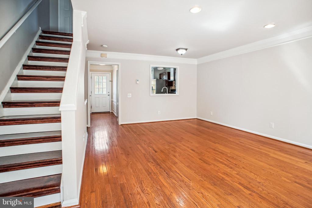 1813 ROCHELLE COURT