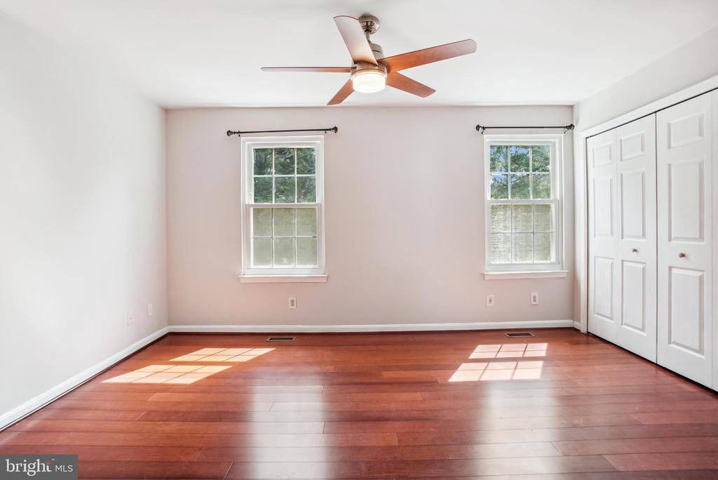 1813 ROCHELLE COURT