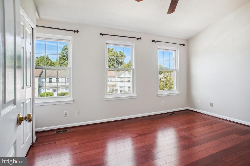 1813 ROCHELLE COURT