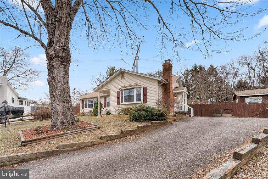 2402 SAGAMORE COURT