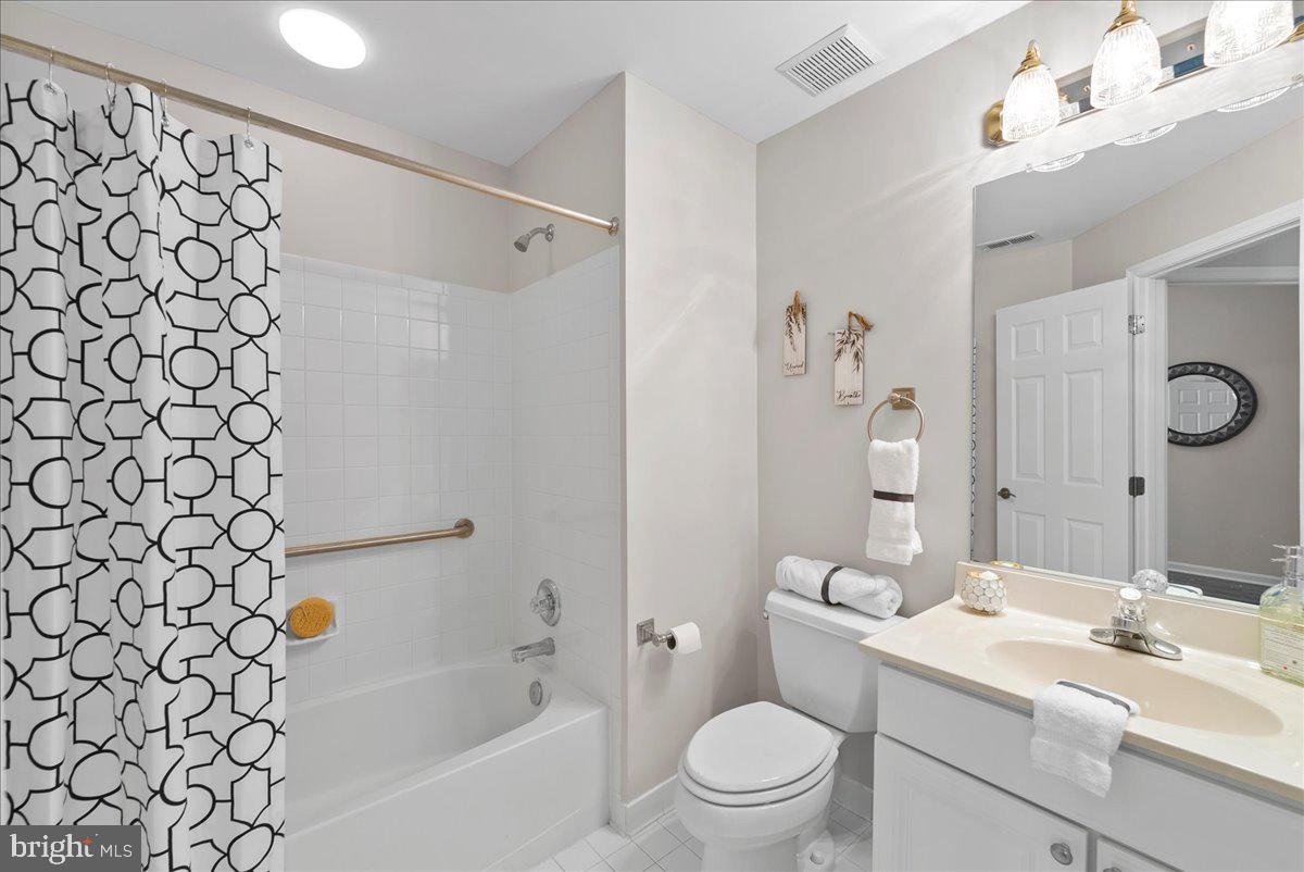 6904 WALNUT HILL DRIVE