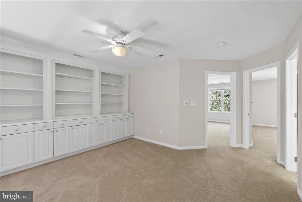 6904 WALNUT HILL DRIVE