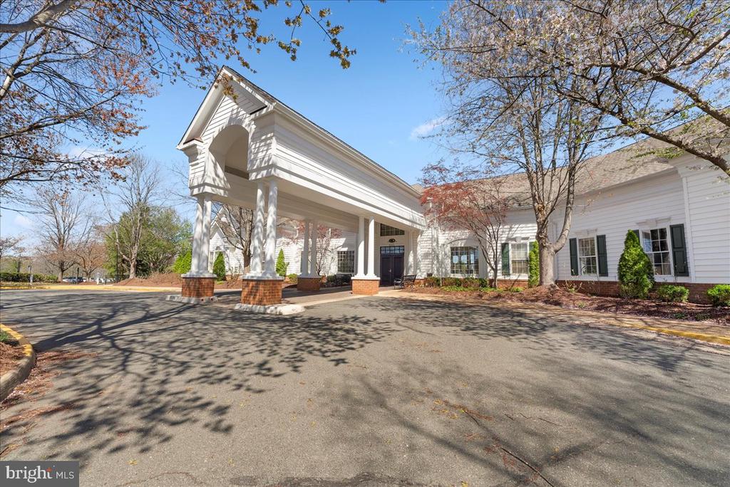 6904 WALNUT HILL DRIVE