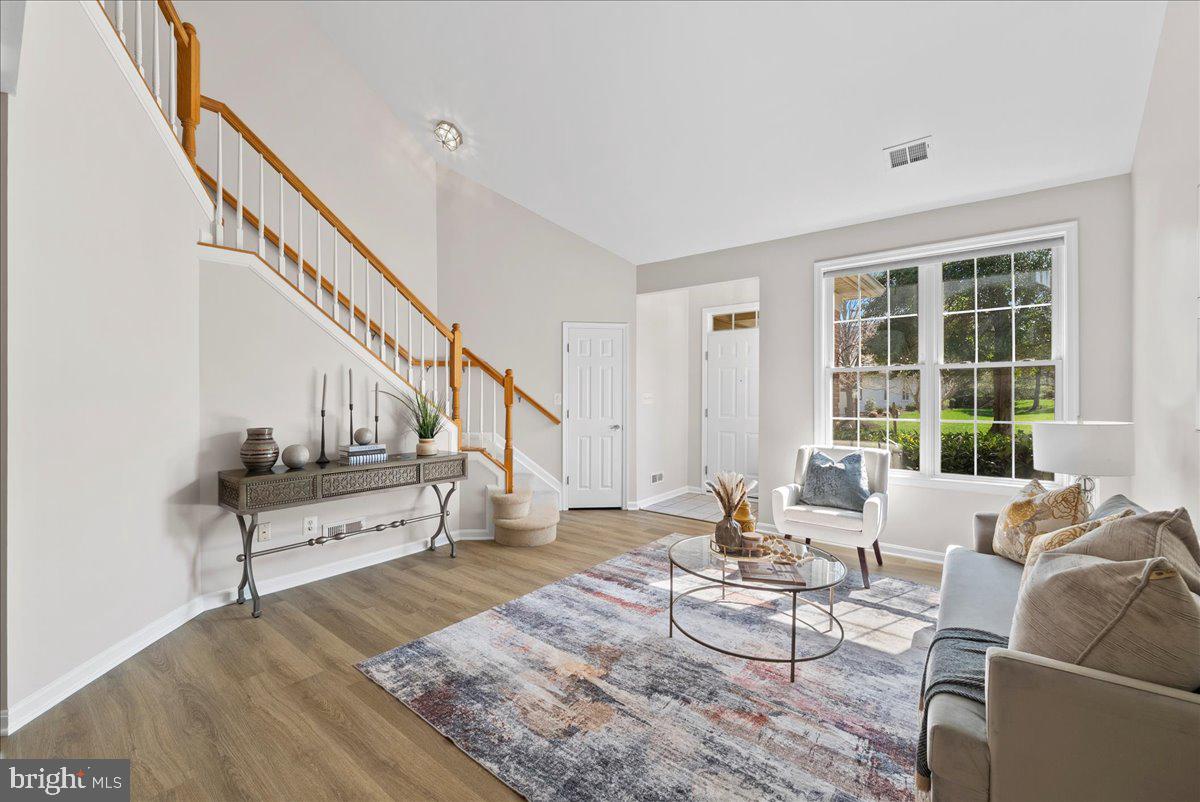 6904 WALNUT HILL DRIVE