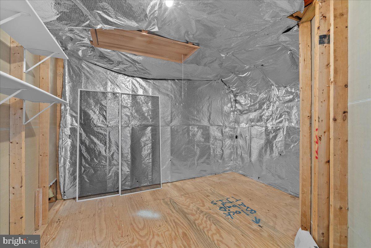 6904 WALNUT HILL DRIVE