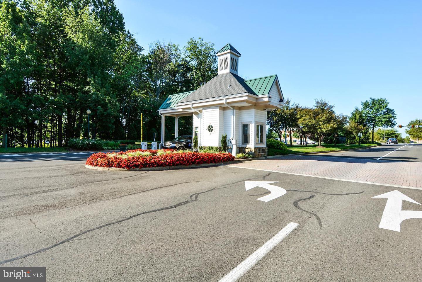 6904 WALNUT HILL DRIVE