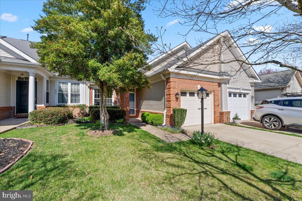 6904 WALNUT HILL DRIVE