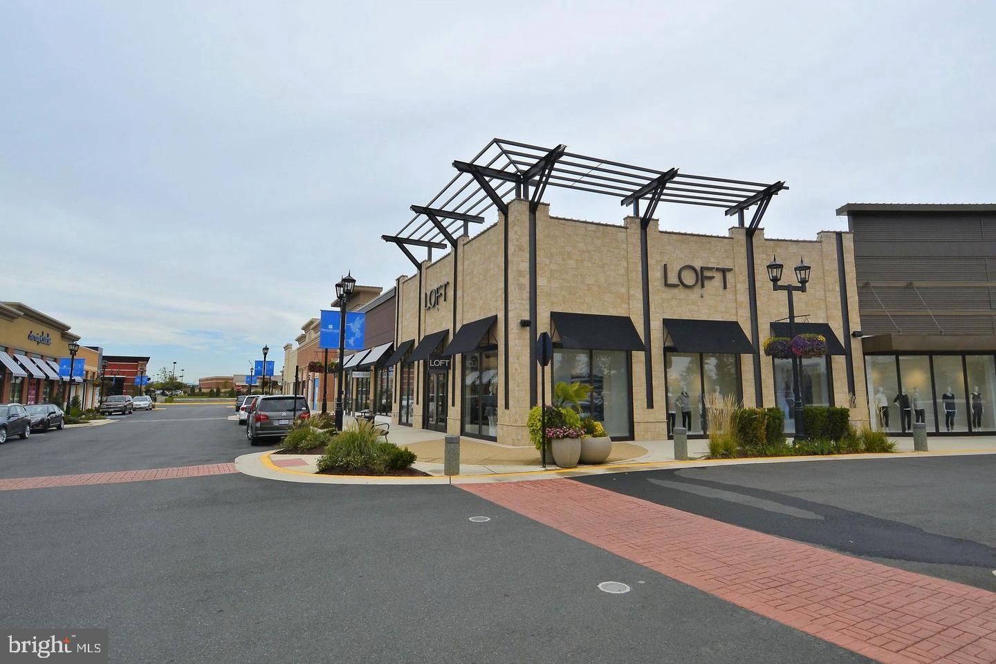 6904 WALNUT HILL DRIVE