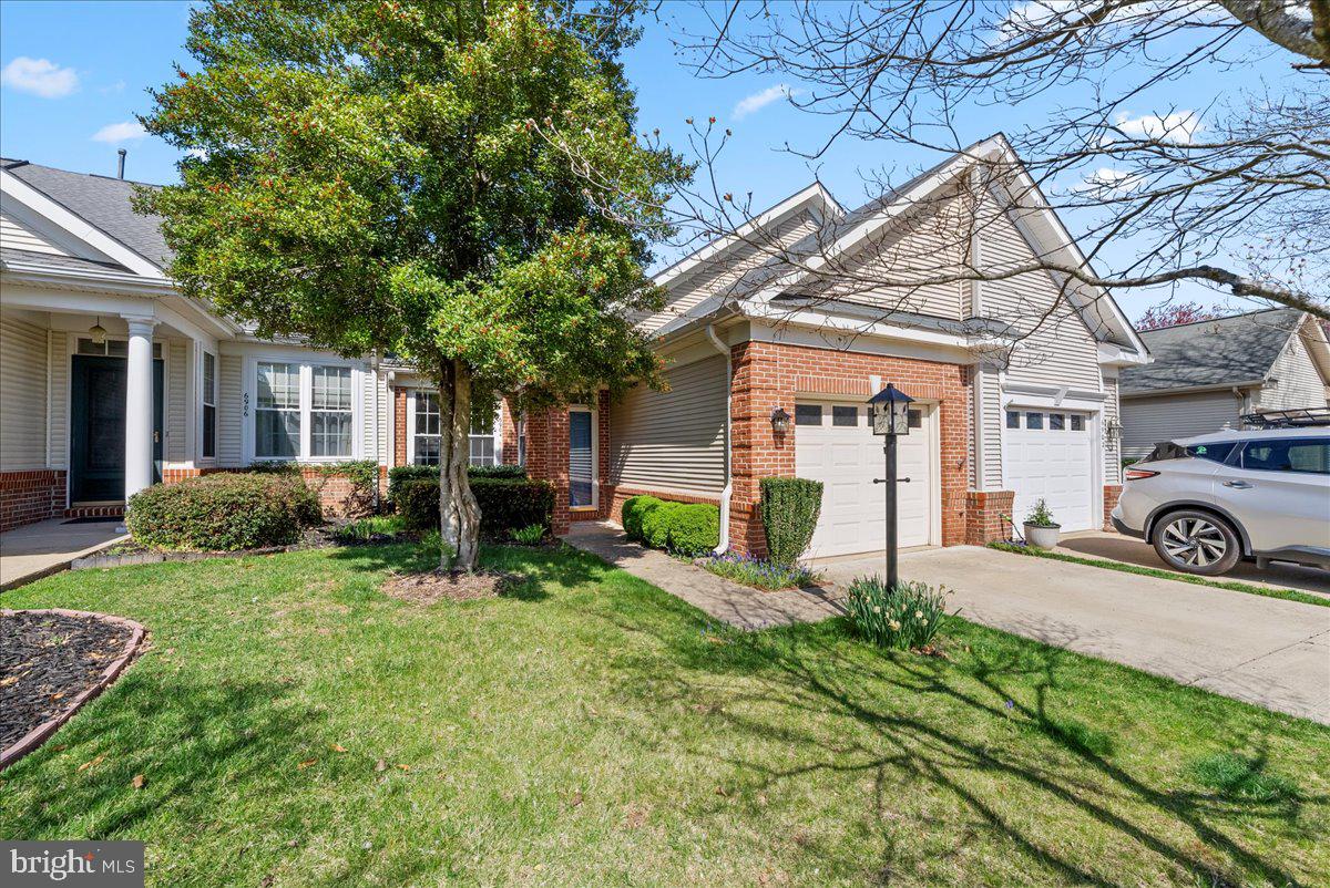 6904 WALNUT HILL DRIVE