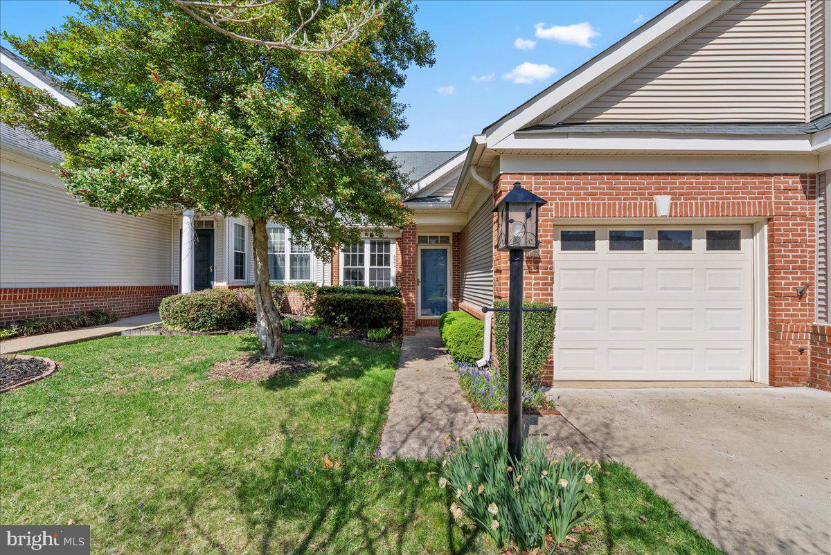 6904 WALNUT HILL DRIVE