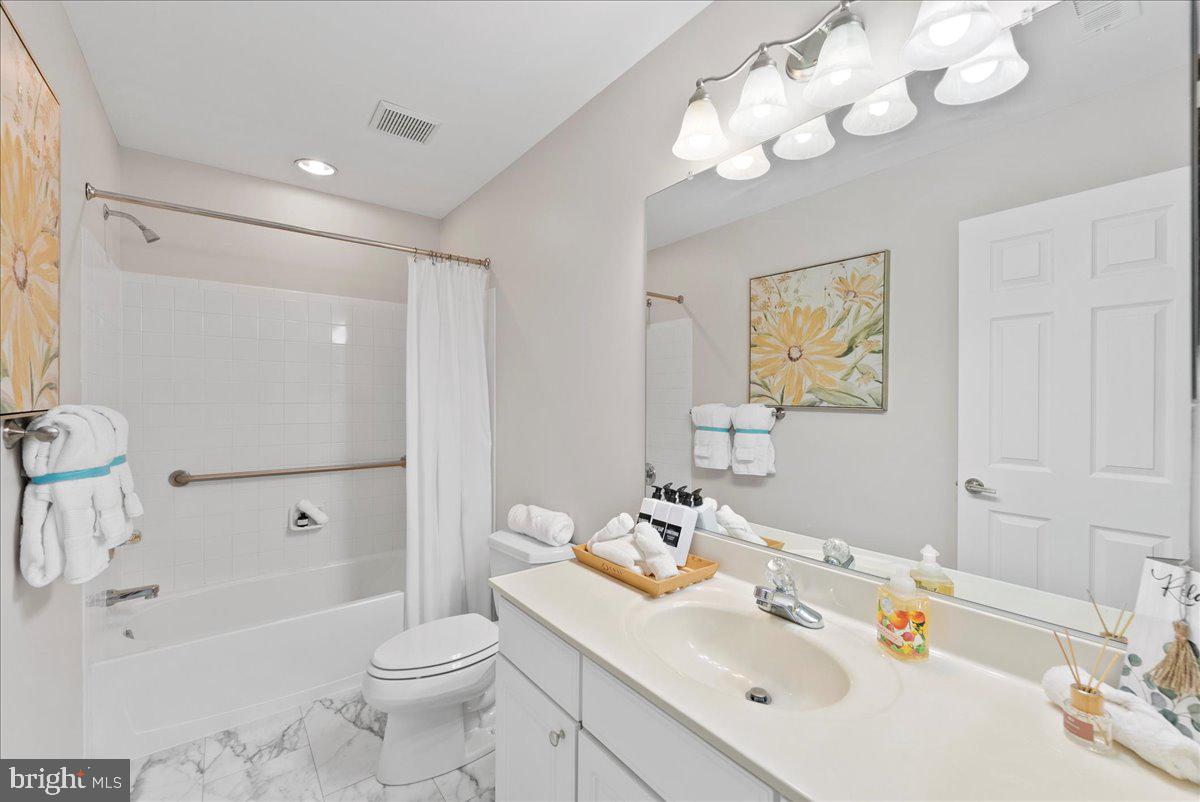 6904 WALNUT HILL DRIVE