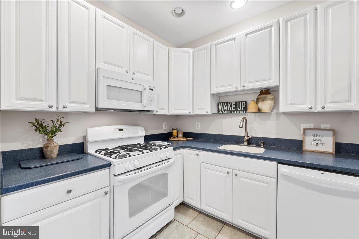 6904 WALNUT HILL DRIVE